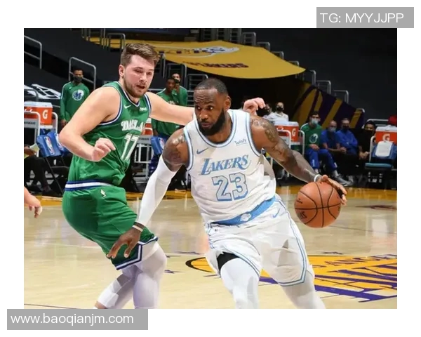 太阳引发球迷热议:球队举动激起争议球迷纷纷炸锅背后原因揭秘 太阳引发球迷热议:球队举动激起争议球迷纷纷炸锅背后原因揭秘